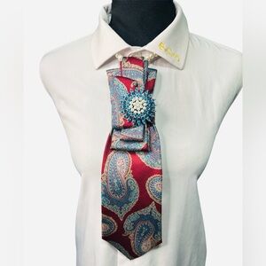 Stylish Red and Blue Paisley Necktie with Teal Brooch